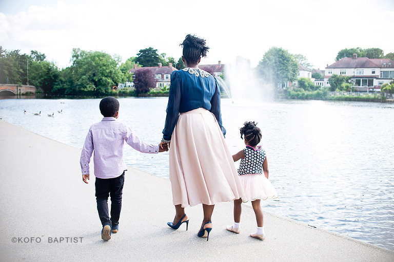 Outdoor family photoshoot in a park in Romford